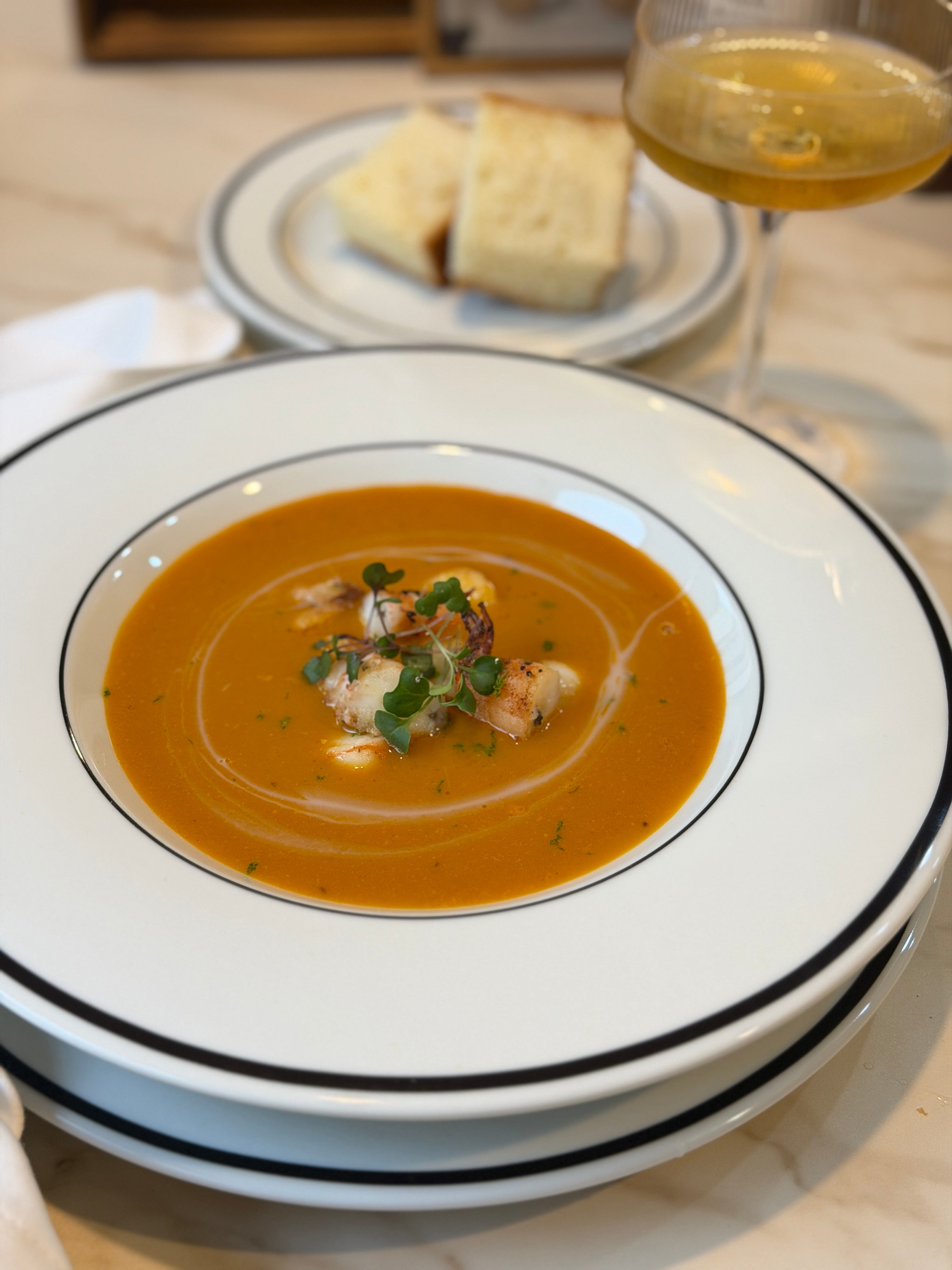 Bisqué de camarón con toque asiático