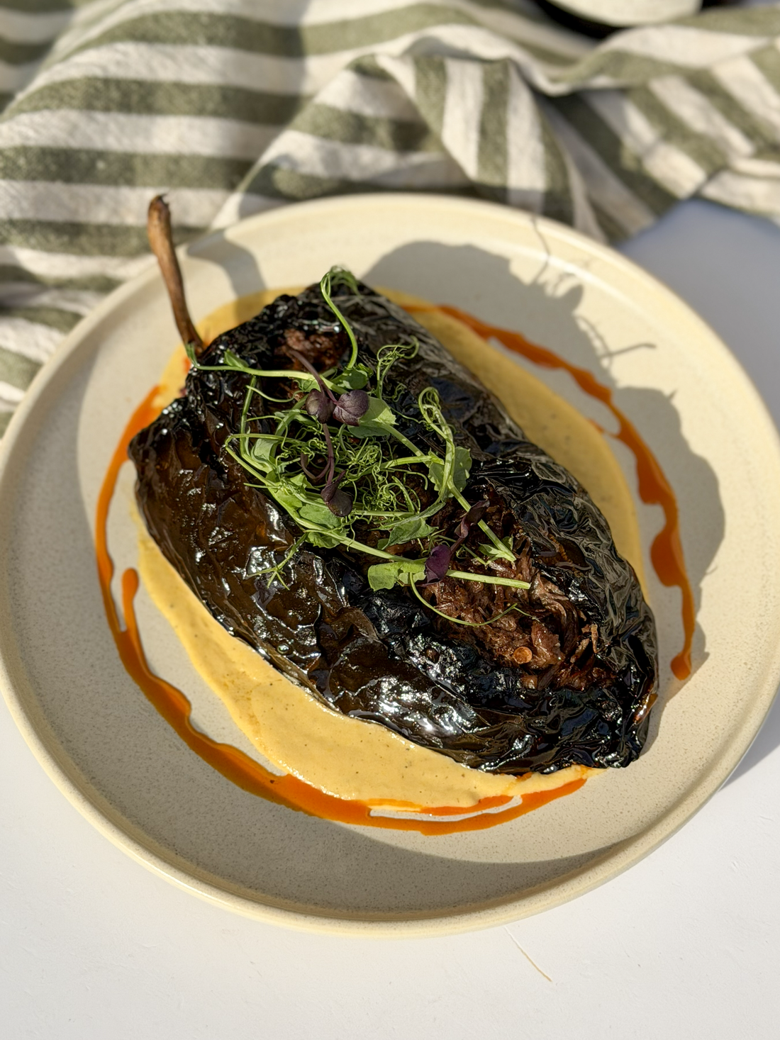 Chile ancho con barbacoa de short rib