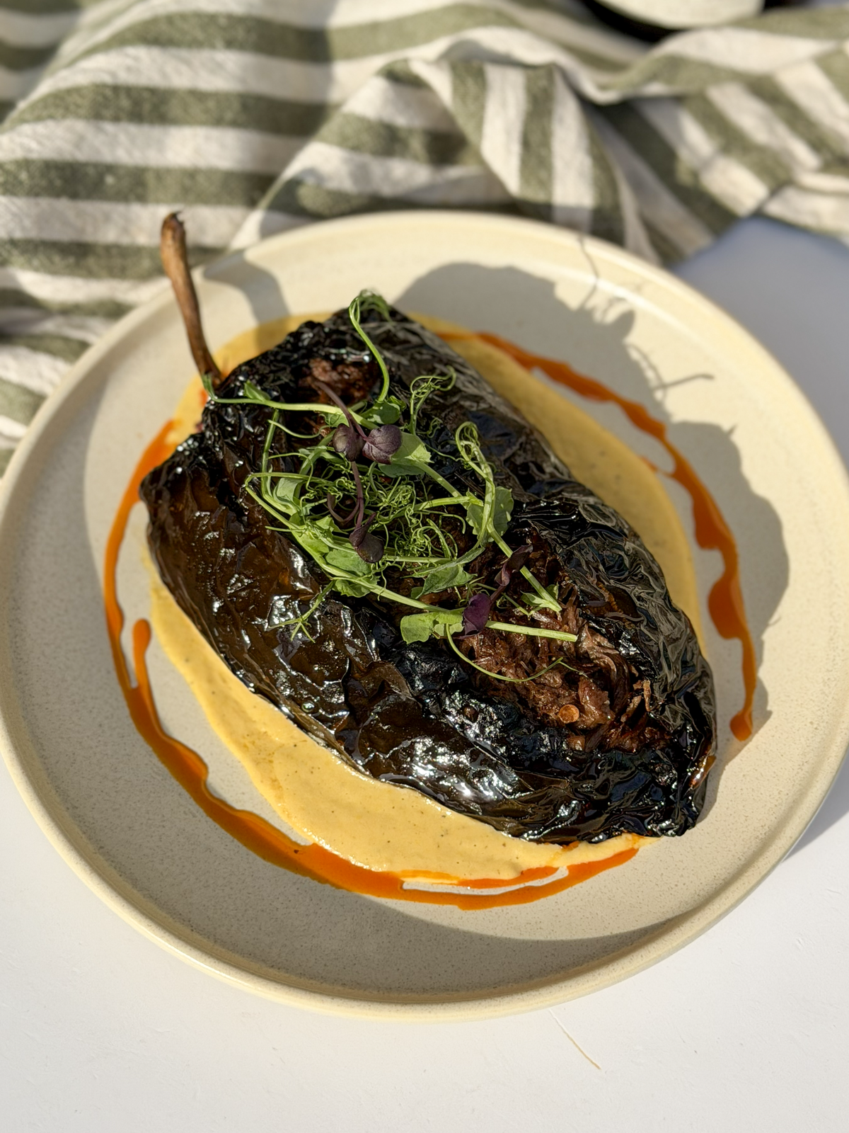 Chile ancho con barbacoa de short rib