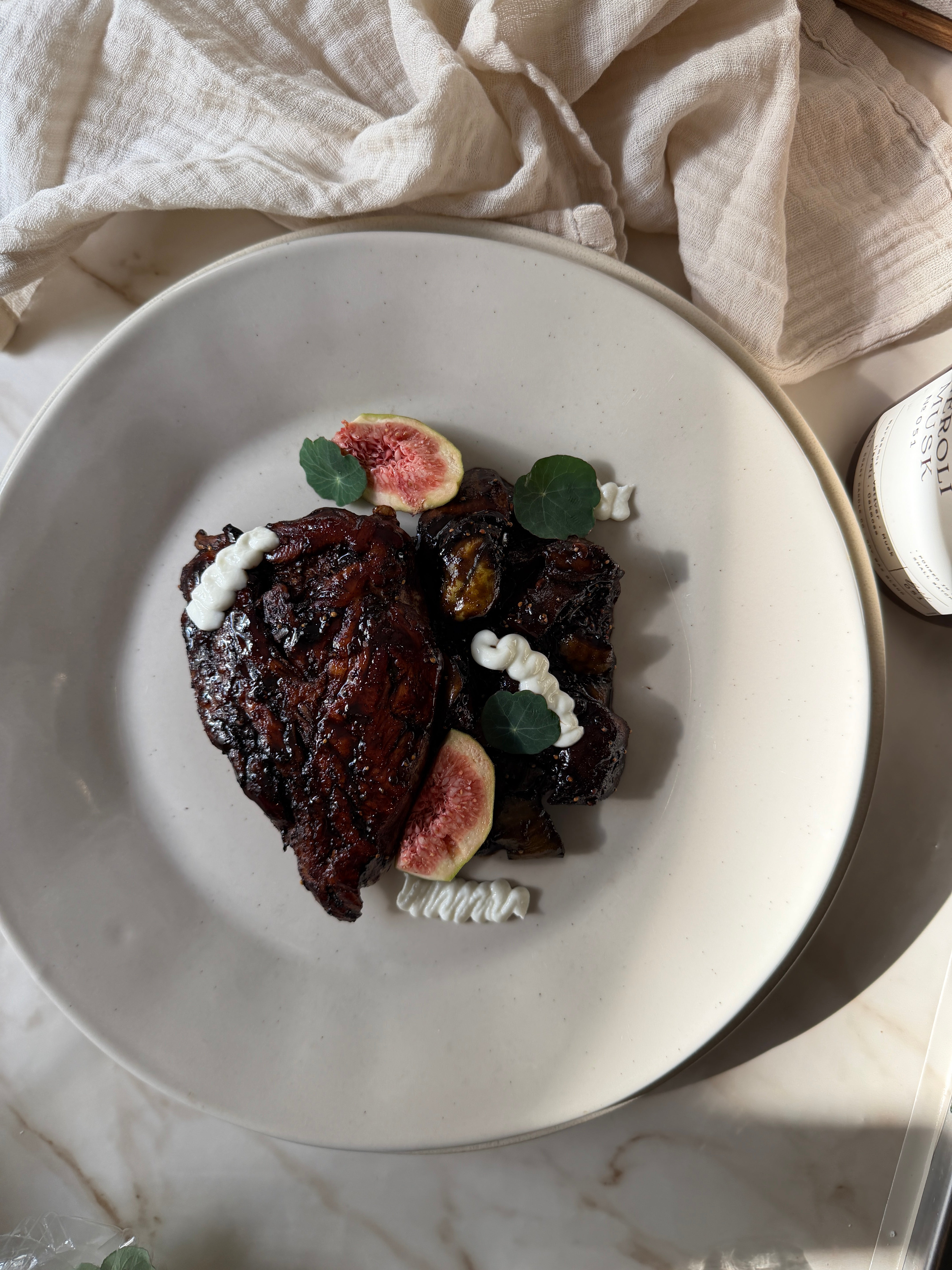 Pollo glaseado con higos balsámicos