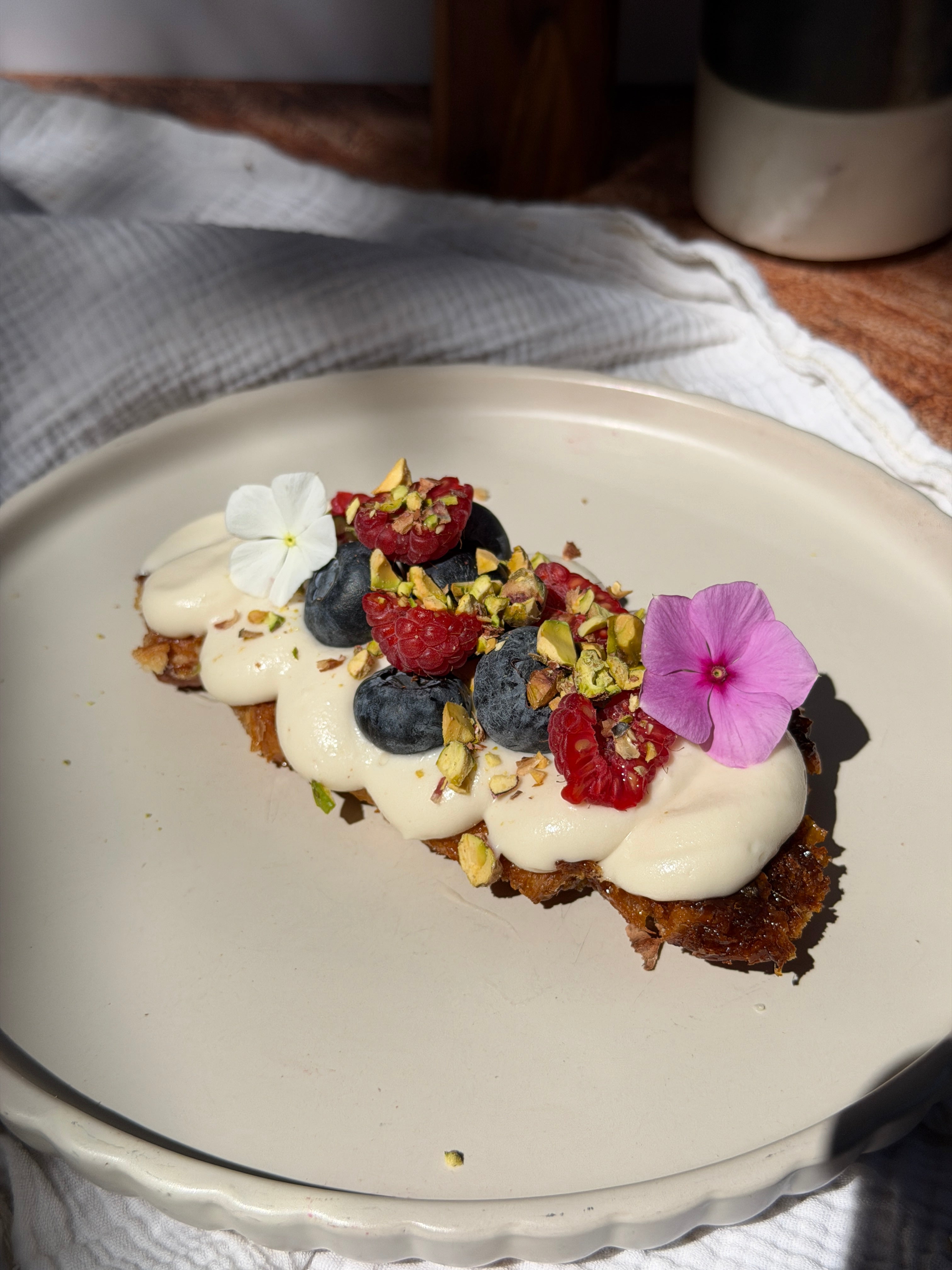Croissant cheesecake